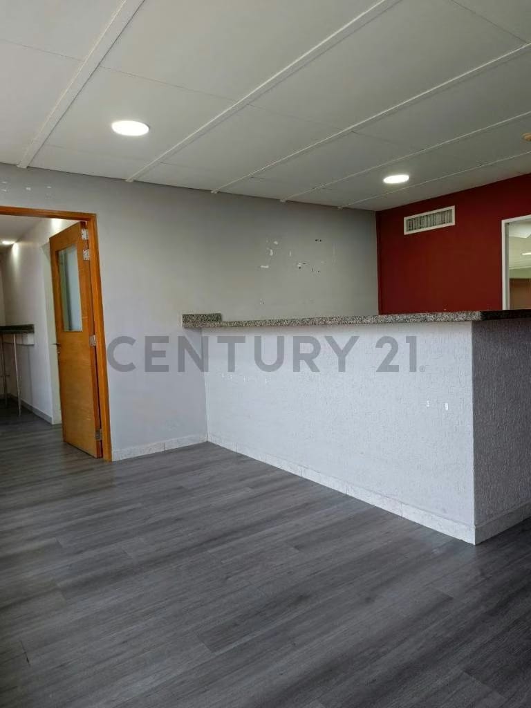 Local grande con oficinas en Alquiler en Paseo Caroni. 500 mt2 - 6