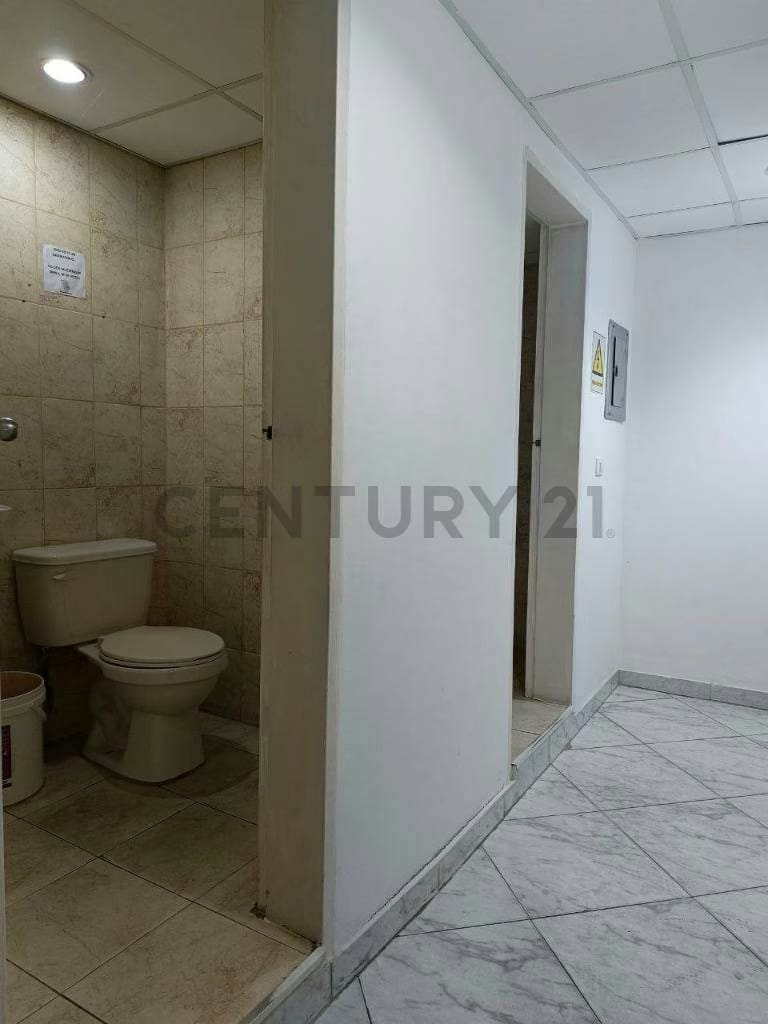 Local grande con oficinas en Alquiler en Paseo Caroni. 500 mt2 - 7