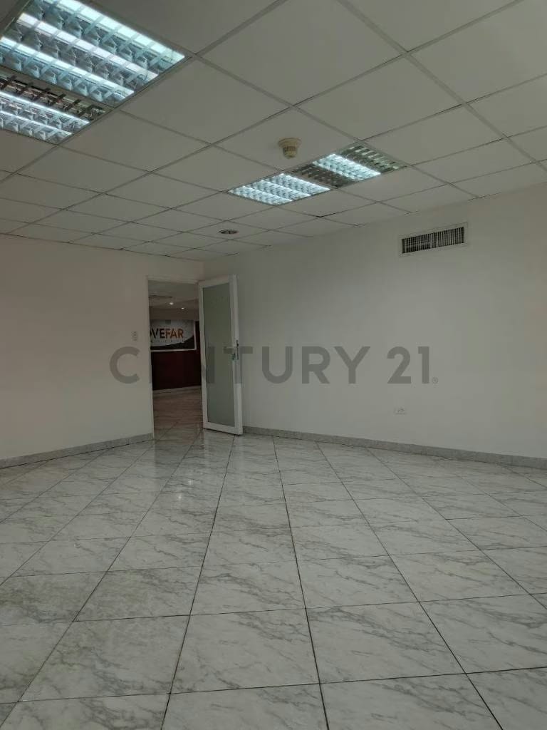 Local grande con oficinas en Alquiler en Paseo Caroni. 500 mt2 - 10