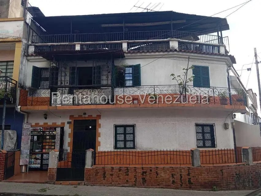 Casa (Multipes Niveles) en Venta en Catia, Distrito Metropolitano