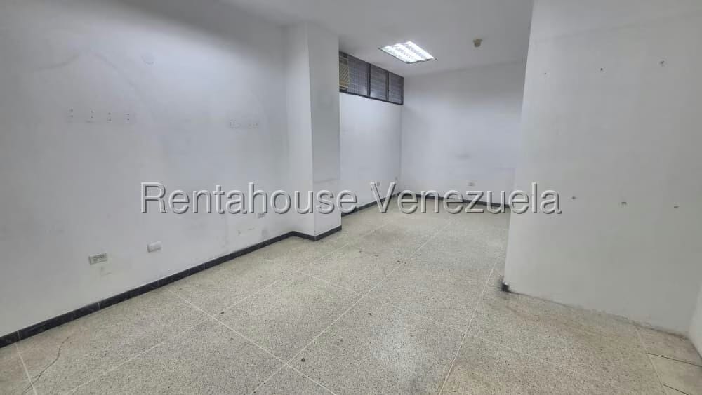 Comercial (Local Comercial) en Alquiler en Los Palos Grandes, Distrito Metropolitano - 3