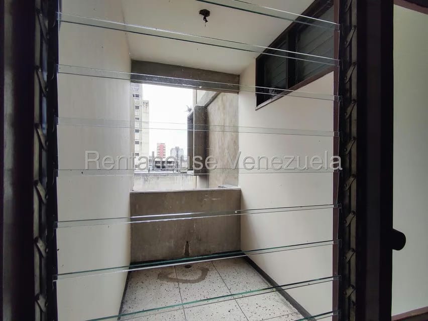 Apartamento (1 Nivel) en Alquiler en Centro, Lara - 14