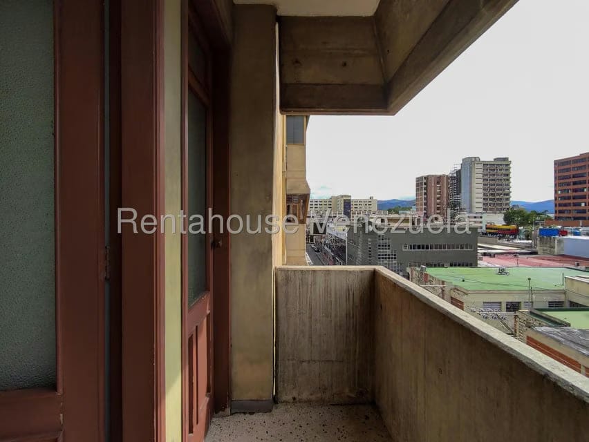 Apartamento (1 Nivel) en Alquiler en Centro, Lara - 21