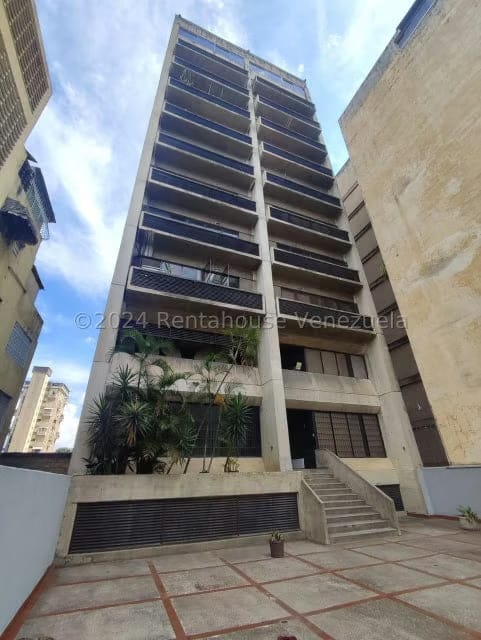 Comercial (Club Campestre) en Alquiler en Los Dos Caminos, Distrito Metropolitano - 2