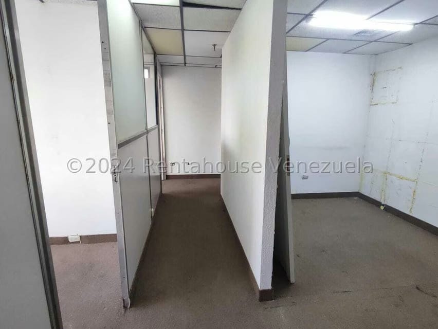 Comercial (Club Campestre) en Alquiler en Los Dos Caminos, Distrito Metropolitano - 11
