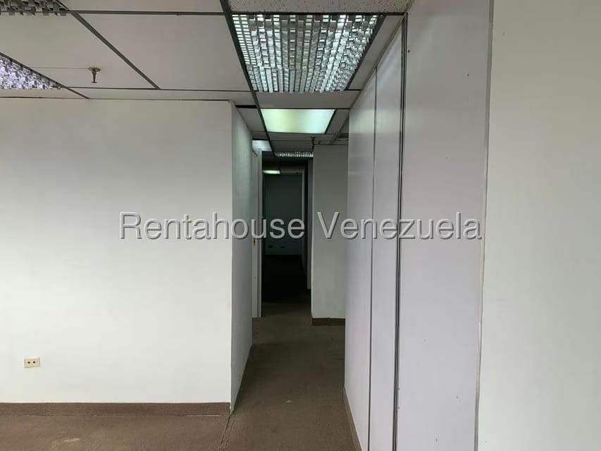 Comercial (Club Campestre) en Alquiler en Los Dos Caminos, Distrito Metropolitano - 12