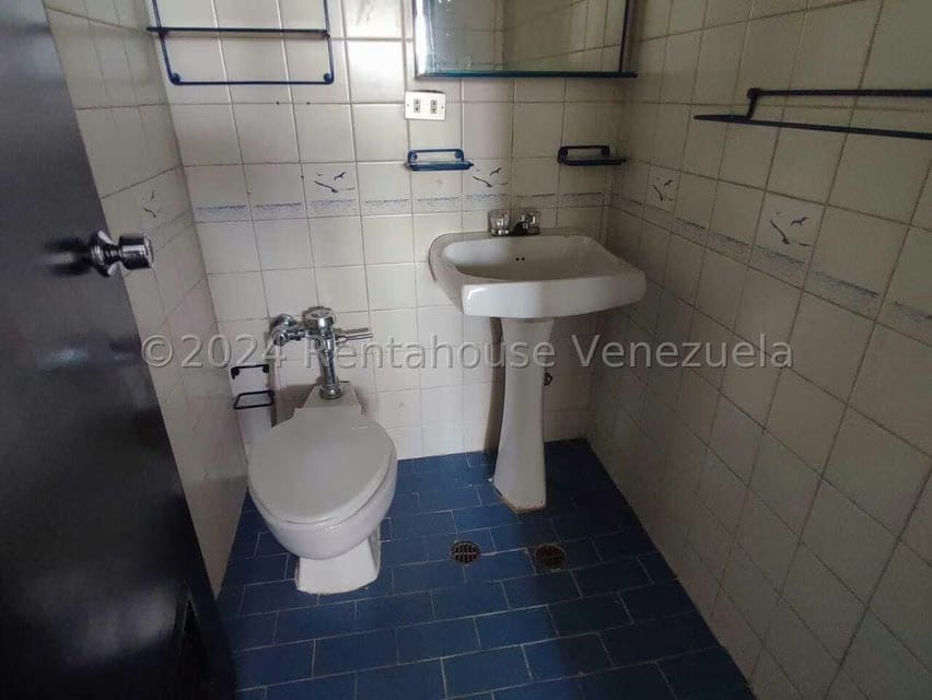 Comercial (Club Campestre) en Alquiler en Los Dos Caminos, Distrito Metropolitano - 16
