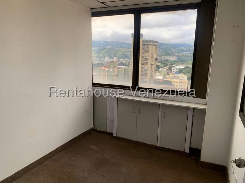 Comercial (Club Campestre) en Alquiler en Los Dos Caminos, Distrito Metropolitano - 23