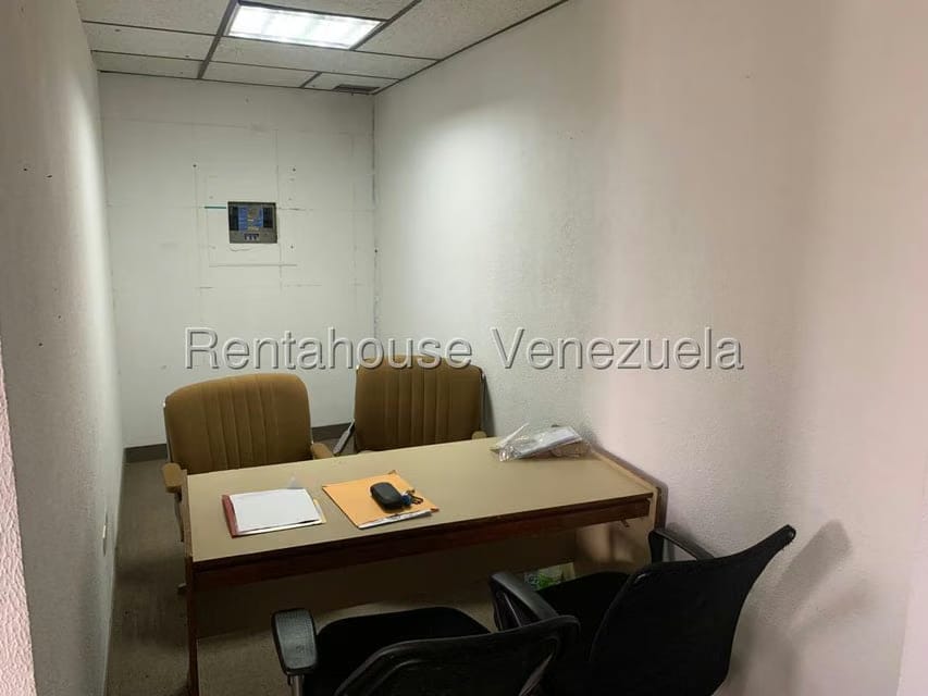 Comercial (Club Campestre) en Alquiler en Los Dos Caminos, Distrito Metropolitano - 28