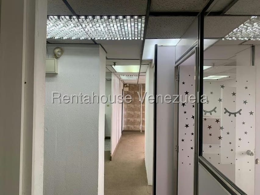 Comercial (Club Campestre) en Alquiler en Los Dos Caminos, Distrito Metropolitano - 29