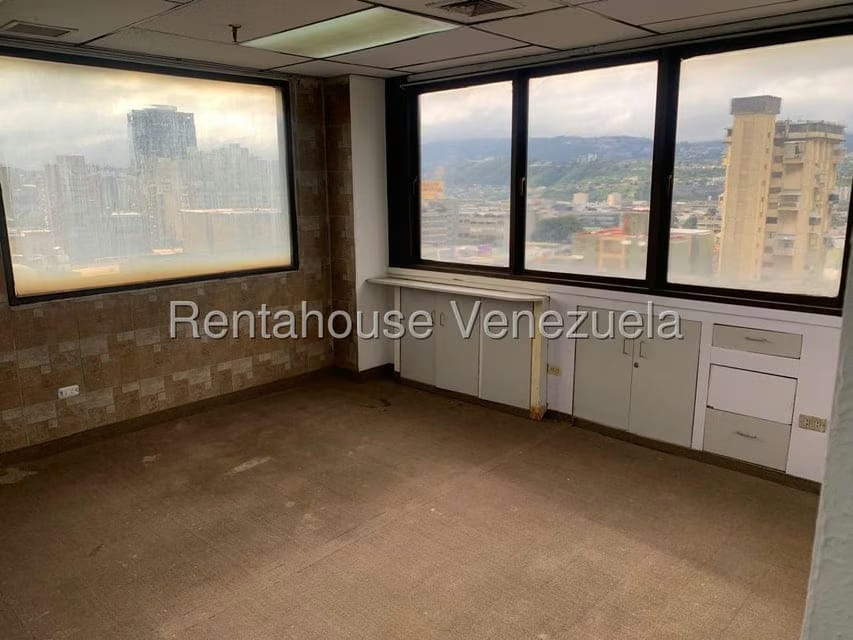 Comercial (Club Campestre) en Alquiler en Los Dos Caminos, Distrito Metropolitano - 30