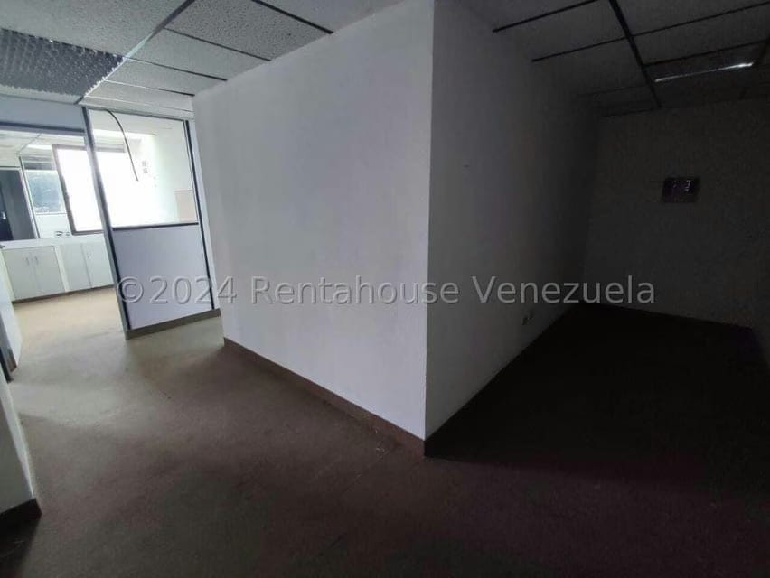 Comercial (Club Campestre) en Alquiler en Los Dos Caminos, Distrito Metropolitano - 4