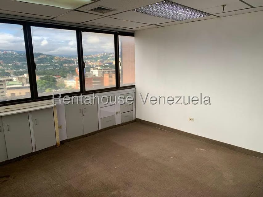 Comercial (Club Campestre) en Alquiler en Los Dos Caminos, Distrito Metropolitano - 31