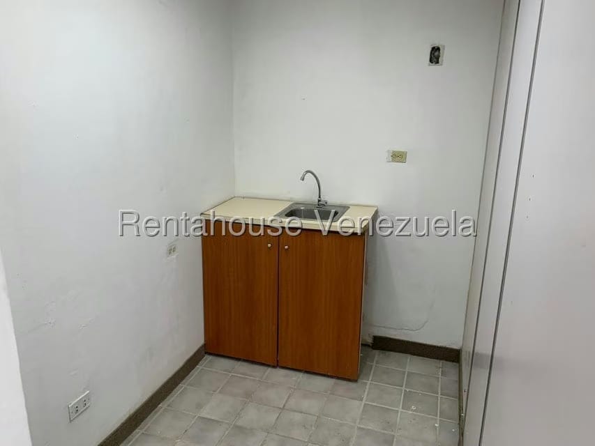 Comercial (Club Campestre) en Alquiler en Los Dos Caminos, Distrito Metropolitano - 32