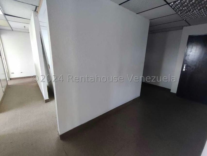 Comercial (Club Campestre) en Alquiler en Los Dos Caminos, Distrito Metropolitano - 5