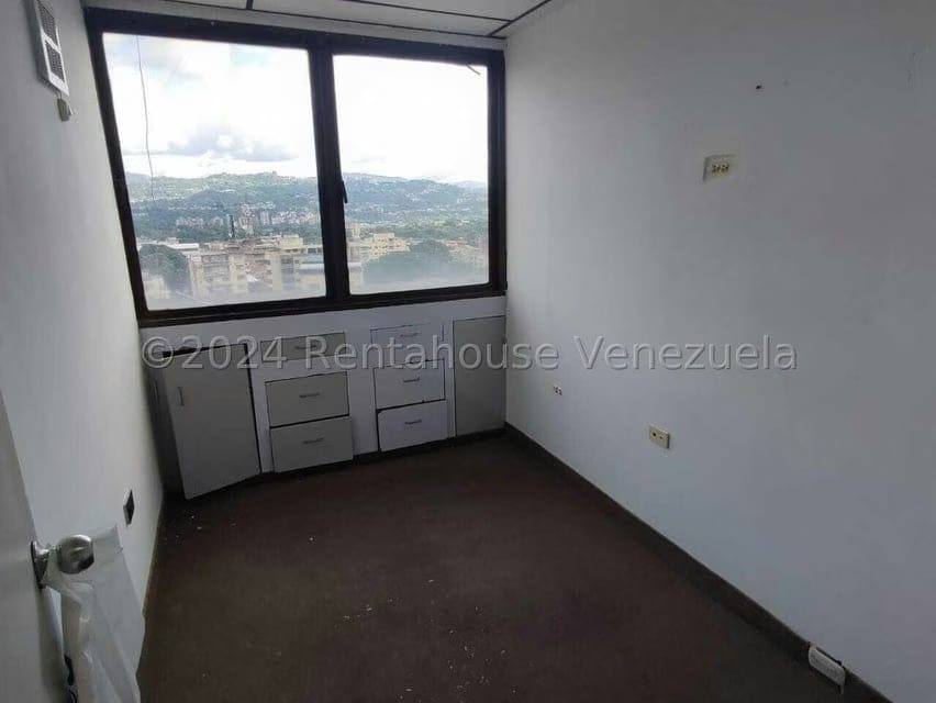 Comercial (Club Campestre) en Alquiler en Los Dos Caminos, Distrito Metropolitano - 9