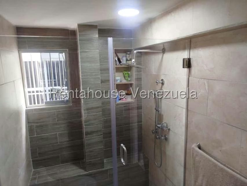 Apartamento (1 Nivel) en Venta en La Florida, Distrito Metropolitano - 16