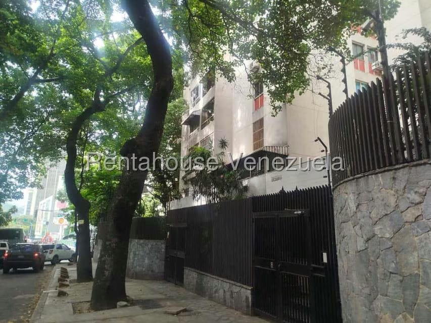 Apartamento (1 Nivel) en Venta en La Florida, Distrito Metropolitano - 3
