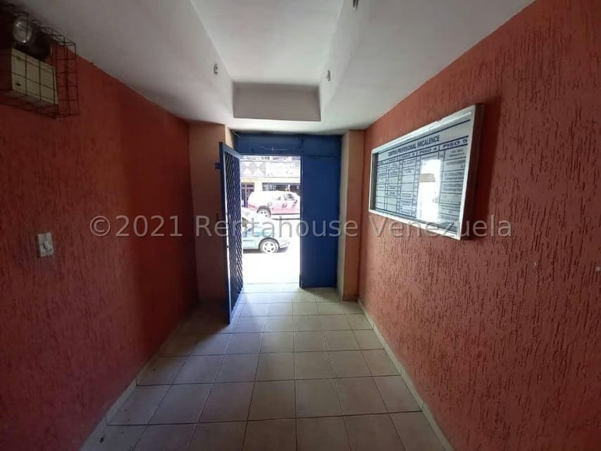 Comercial (Edificio) en Venta en Municipio Guaicaipuro, Miranda - 2