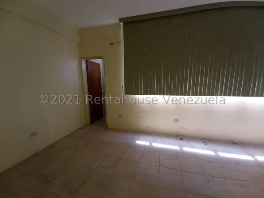 Comercial (Edificio) en Venta en Municipio Guaicaipuro, Miranda - 12