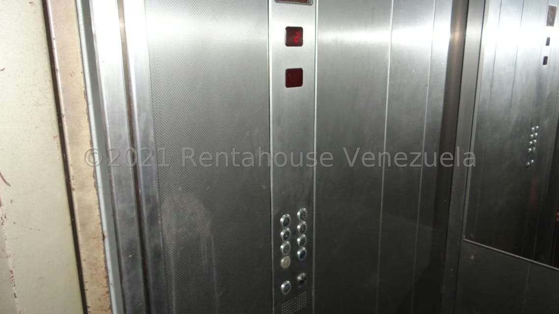 Comercial (Edificio) en Venta en Municipio Guaicaipuro, Miranda - 35