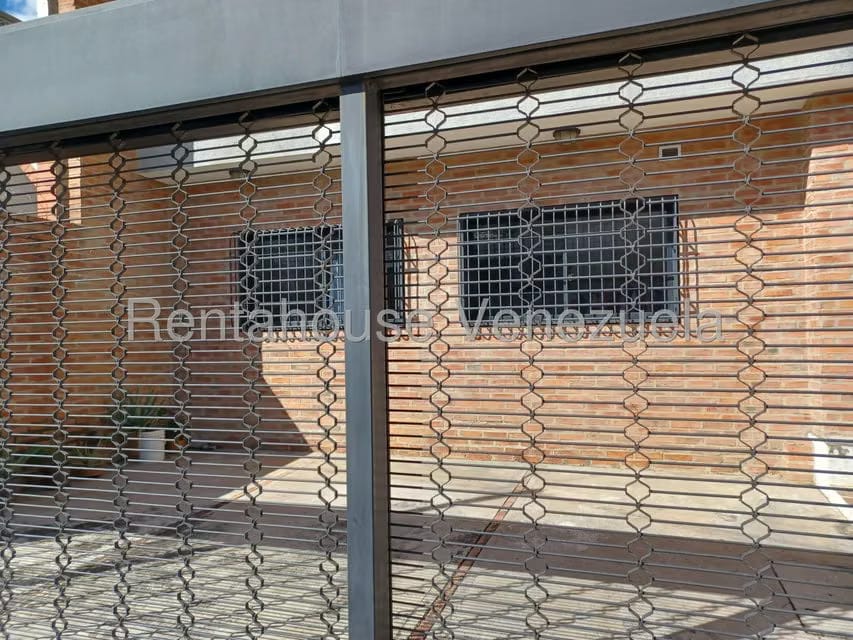 Casa (Multipes Niveles) en Venta en Los Rosales, Distrito Metropolitano - 2