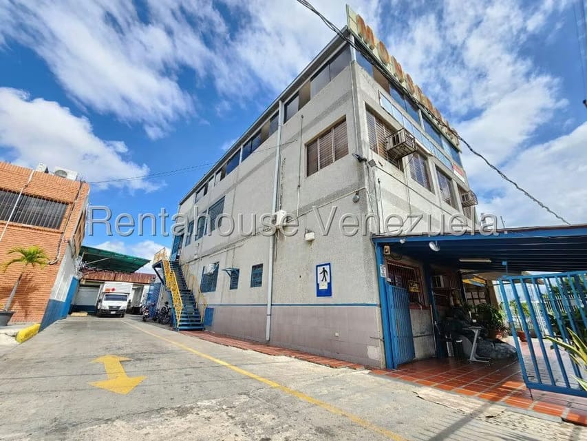 Comercial (Edificio) en Venta en Zona Industrial 1, Lara