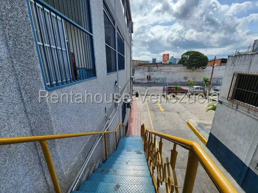Comercial (Edificio) en Venta en Zona Industrial 1, Lara - 18
