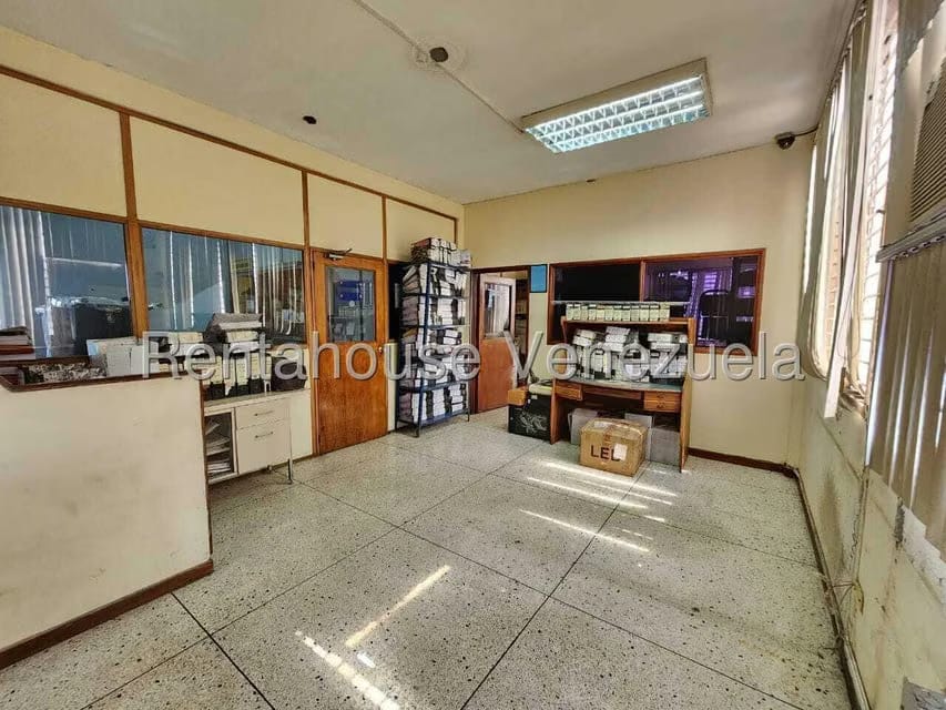 Comercial (Edificio) en Venta en Zona Industrial 1, Lara - 23