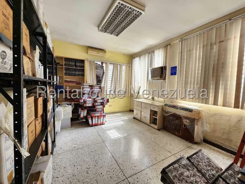 Comercial (Edificio) en Venta en Zona Industrial 1, Lara - 24
