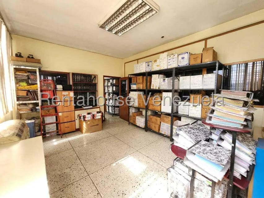 Comercial (Edificio) en Venta en Zona Industrial 1, Lara - 26