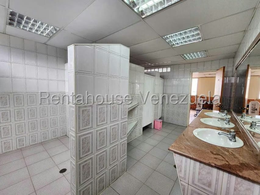 Comercial (Edificio) en Venta en Zona Industrial 1, Lara - 42