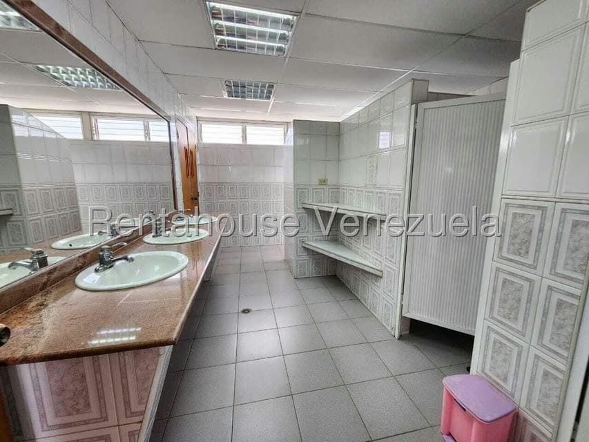 Comercial (Edificio) en Venta en Zona Industrial 1, Lara - 46