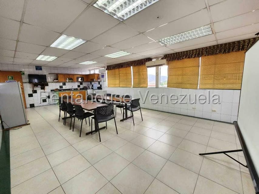 Comercial (Edificio) en Venta en Zona Industrial 1, Lara - 48