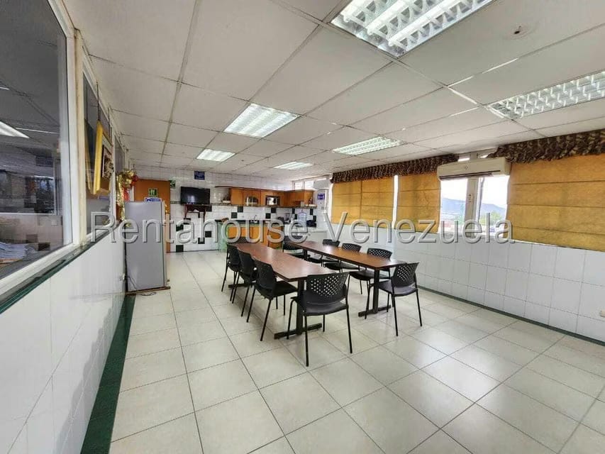 Comercial (Edificio) en Venta en Zona Industrial 1, Lara - 52