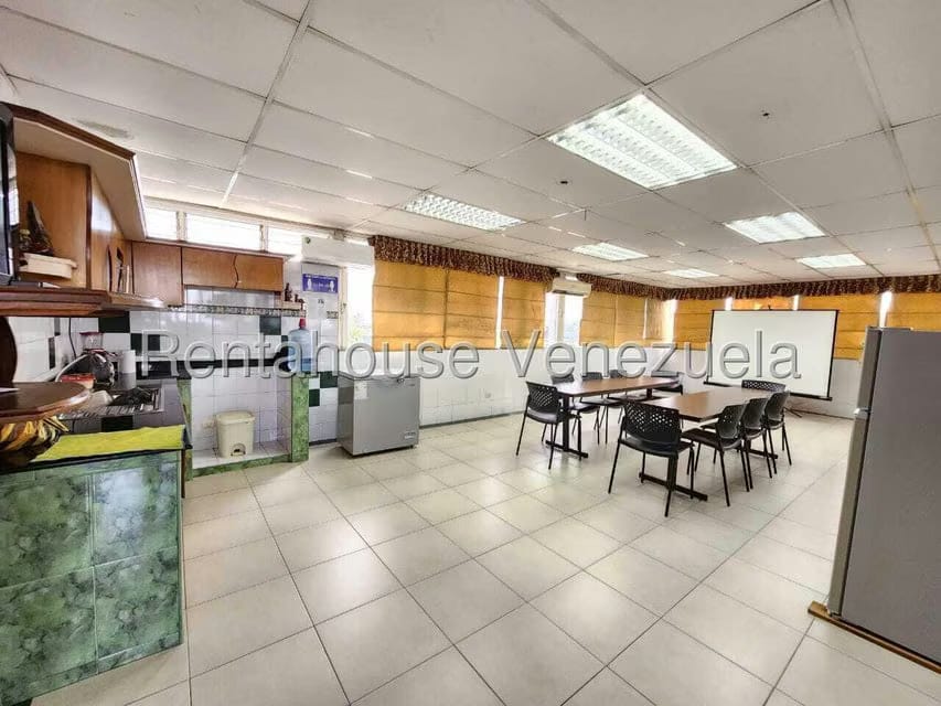 Comercial (Edificio) en Venta en Zona Industrial 1, Lara - 53