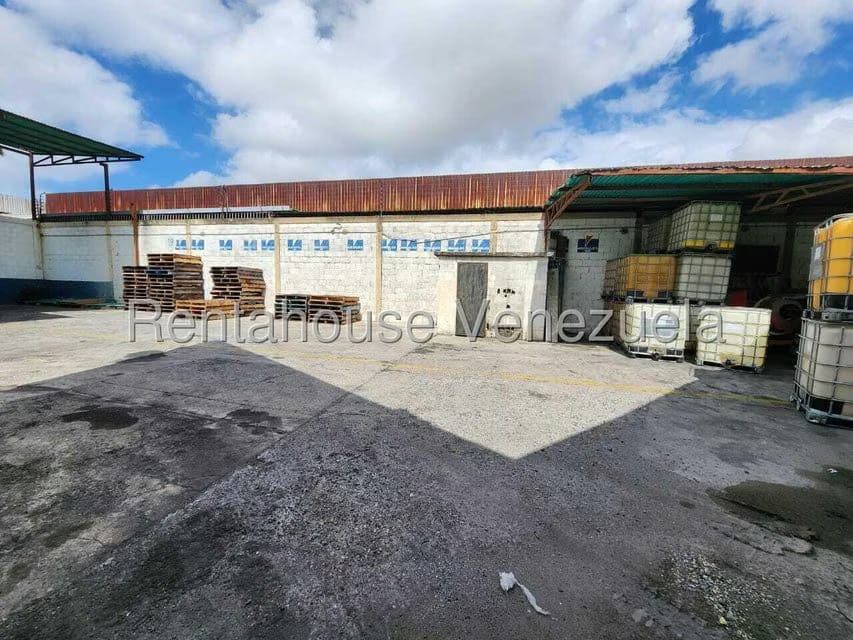 Comercial (Edificio) en Venta en Zona Industrial 1, Lara - 55