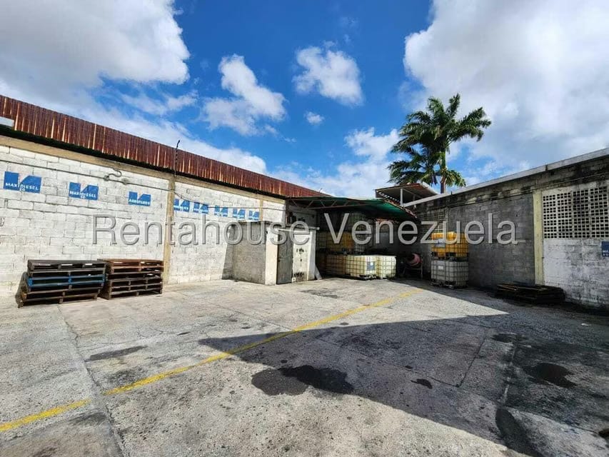 Comercial (Edificio) en Venta en Zona Industrial 1, Lara - 56