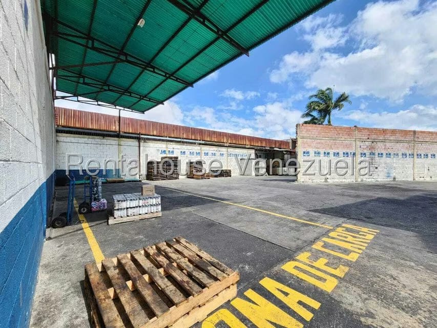 Comercial (Edificio) en Venta en Zona Industrial 1, Lara - 58