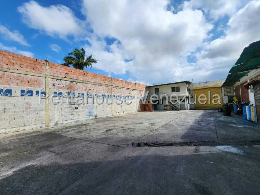 Comercial (Edificio) en Venta en Zona Industrial 1, Lara - 61