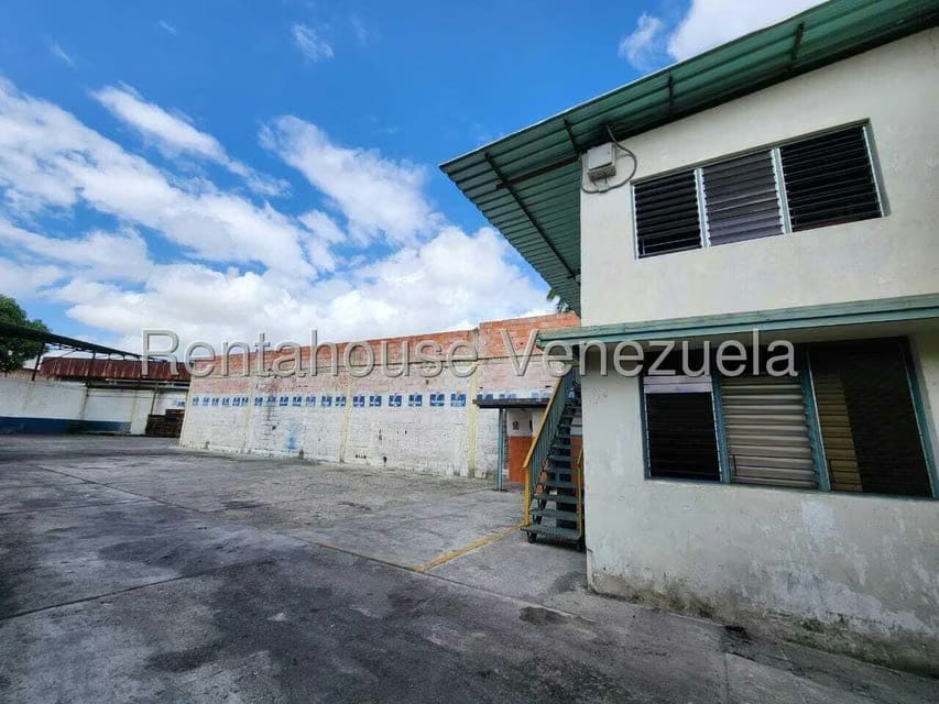 Comercial (Edificio) en Venta en Zona Industrial 1, Lara - 64
