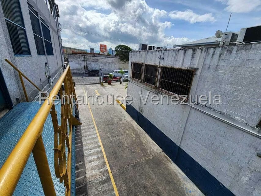 Comercial (Edificio) en Venta en Zona Industrial 1, Lara - 68