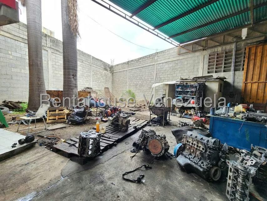 Comercial (Edificio) en Venta en Zona Industrial 1, Lara - 69