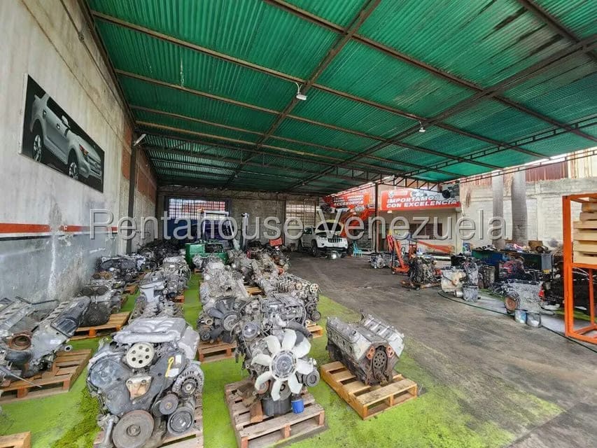Comercial (Edificio) en Venta en Zona Industrial 1, Lara - 70