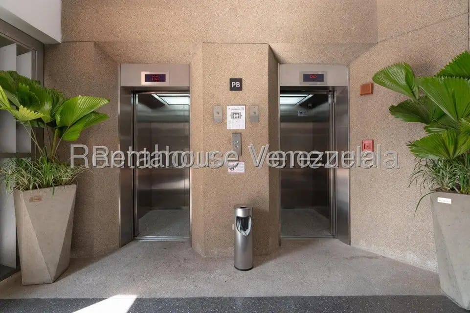 Comercial (Local Comercial) en Venta en El Rosal, Distrito Metropolitano - 3