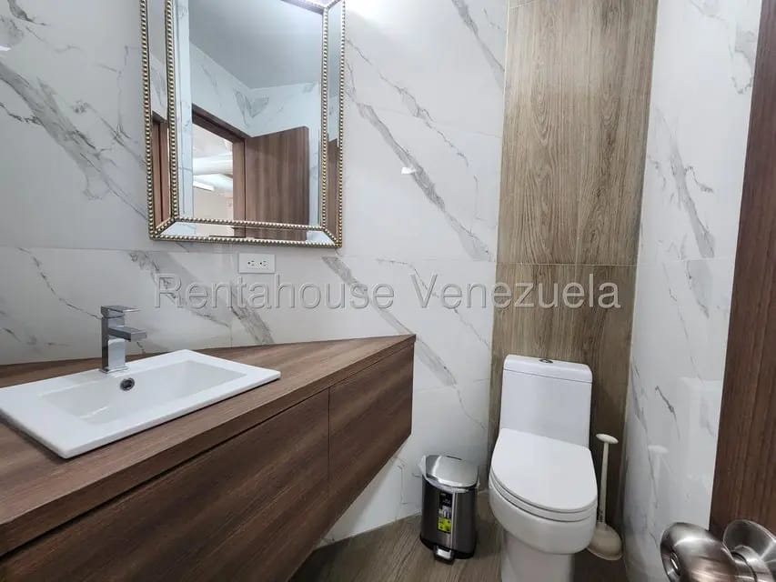 Comercial (Local Comercial) en Venta en El Rosal, Distrito Metropolitano - 9