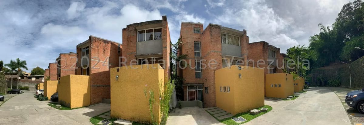 Townhouse (Multiples Niveles) en Alquiler en Los Guayabitos, Distrito Metropolitano - 2