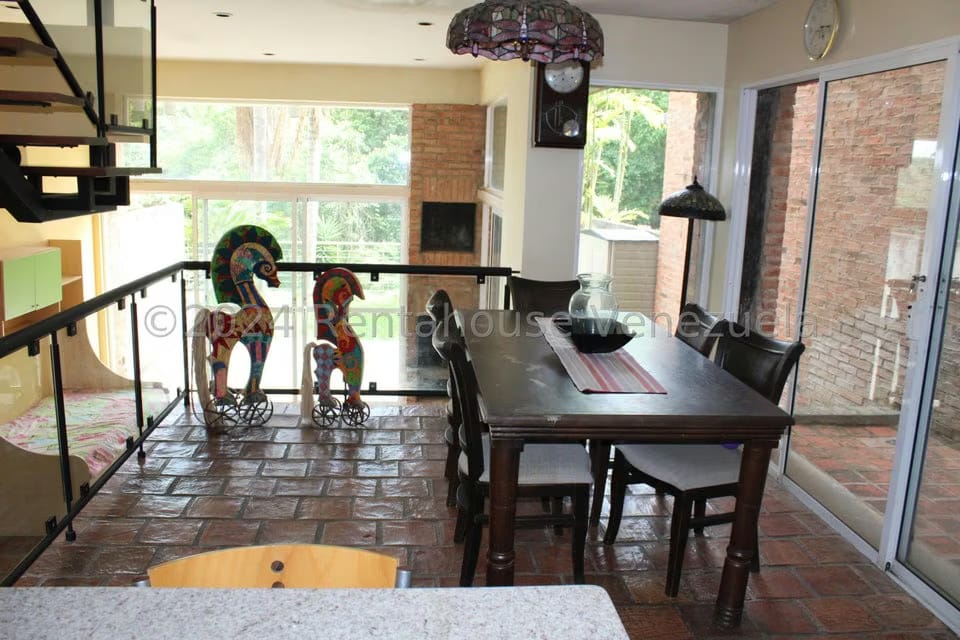 Townhouse (Multiples Niveles) en Alquiler en Los Guayabitos, Distrito Metropolitano - 11