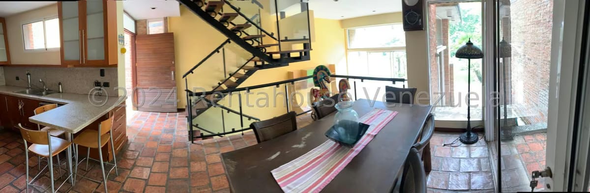 Townhouse (Multiples Niveles) en Alquiler en Los Guayabitos, Distrito Metropolitano - 12