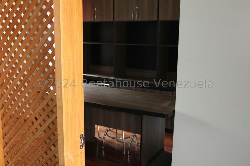 Townhouse (Multiples Niveles) en Alquiler en Los Guayabitos, Distrito Metropolitano - 20